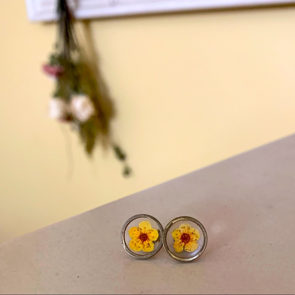 Pressed flower earrings